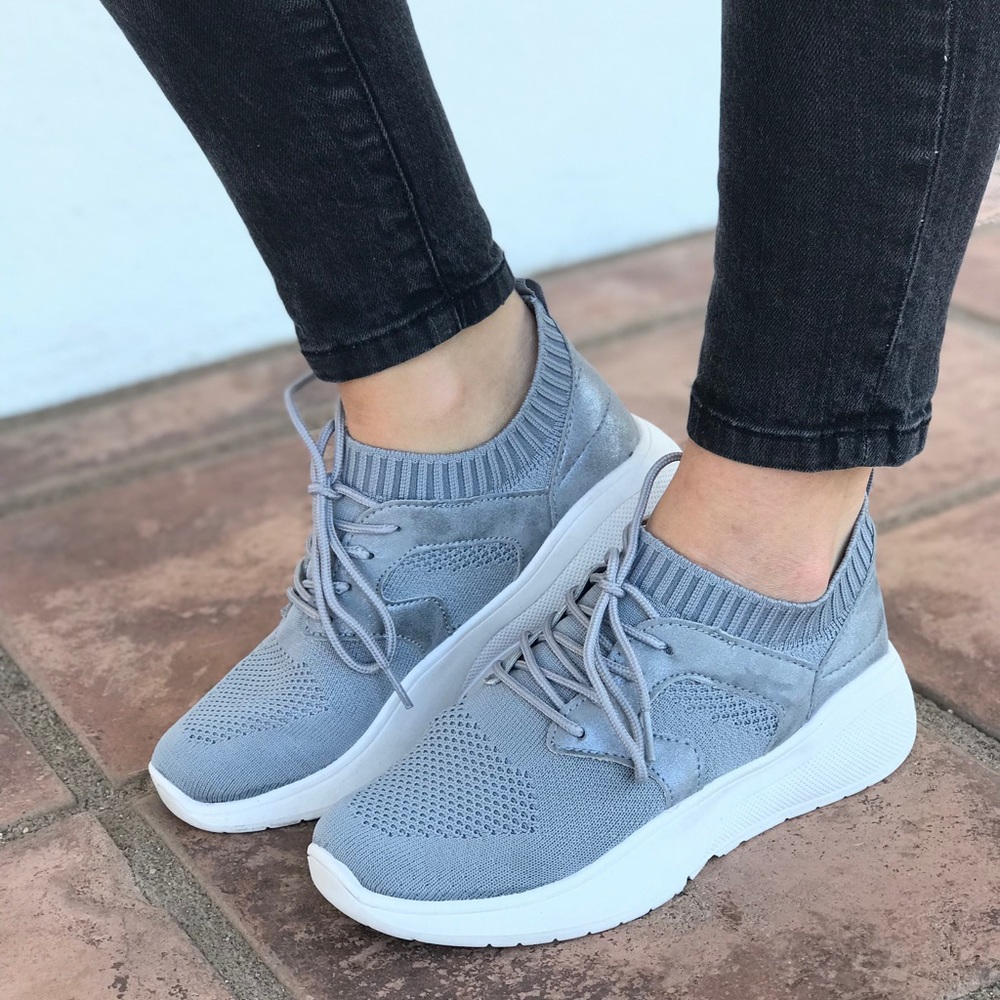 The CALLIE Flyknit Grey Lace-Up Sneaker